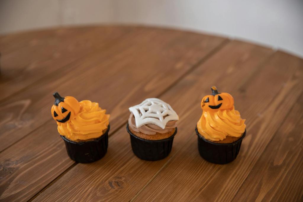 🍬 13 Fun & Easy Halloween Treats for Kids (Mom-Approved and Disney-Inspired!)